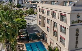 โรงแรมลีฟพอร์ต